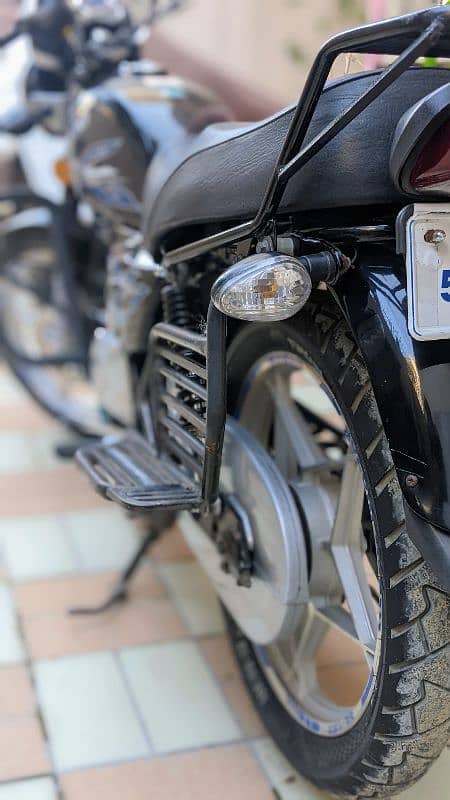 Suzuki GS 150 SE 16