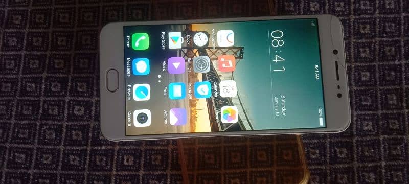 vivo y 67 4ram  32rom only mobile baki aap condition dekh le pic mein 6