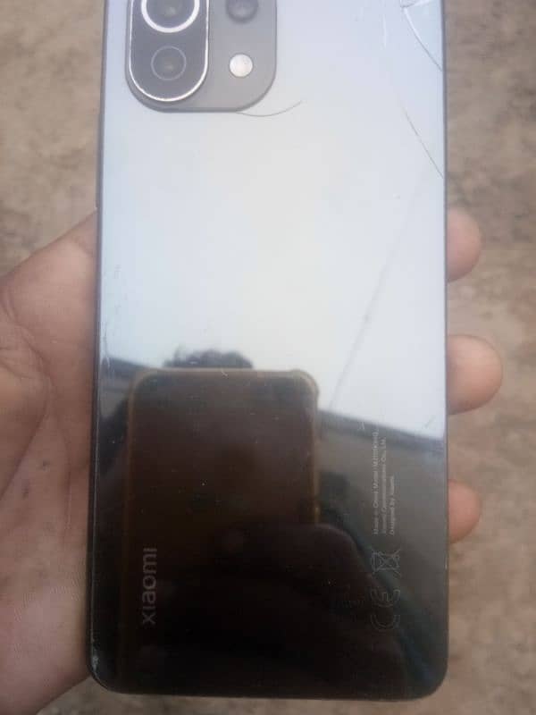 MI 11 lite 628 panel kharab baki all ok box available hi 03053914084 3