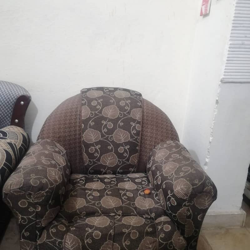 5 seater sofa for sale in Rawalpindi . . . . Only serious people contact 0