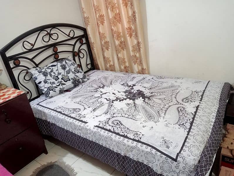 single iron bed with mattress and iron stand 3