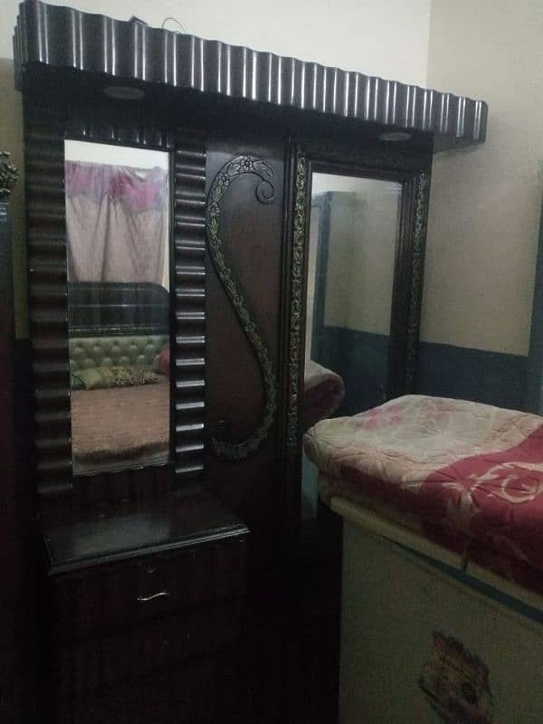 Double bed ,showcase and almari for sale 1