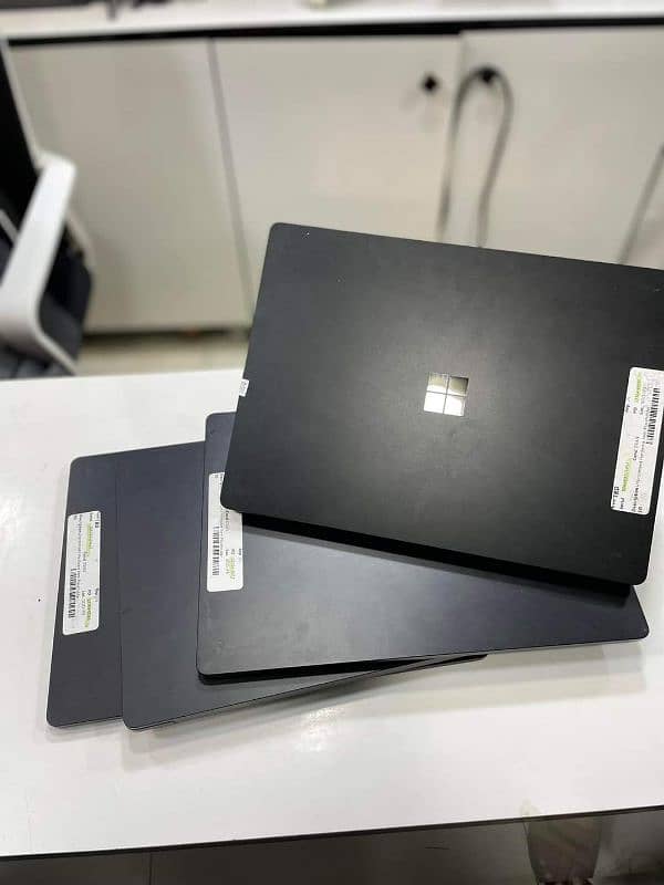 Surface Laptop 3 : Core i5 10th Gen : 16/256 4