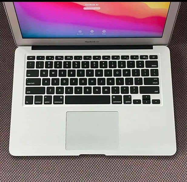 APPLE MACBOOK AIR 2017 Core i5 . . 8gb ,256gb ssd. 2