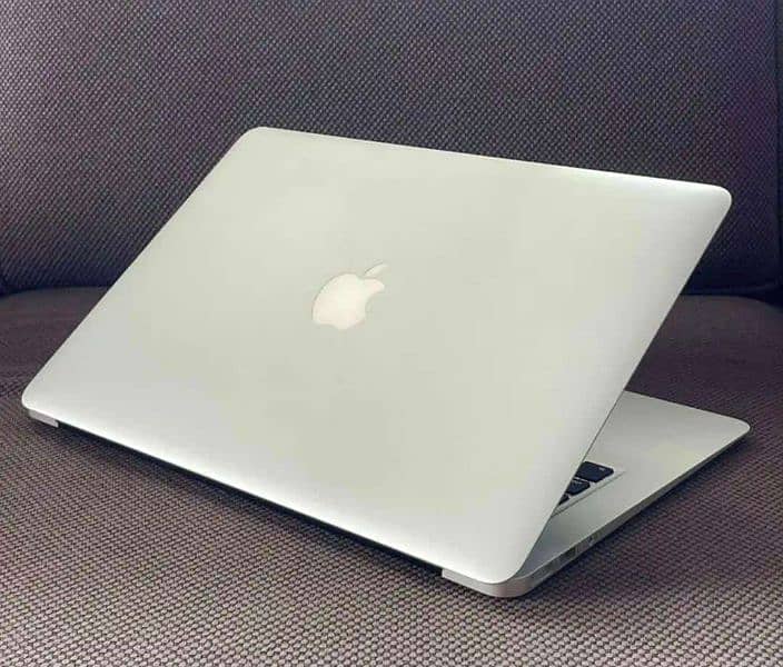 APPLE MACBOOK AIR 2017 Core i5 . . 8gb ,256gb ssd. 4