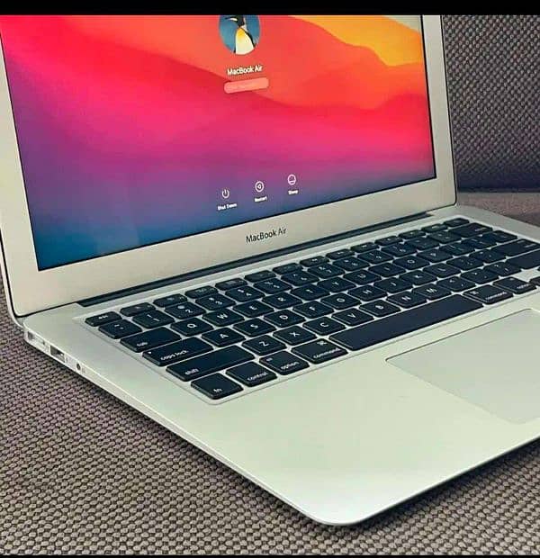 APPLE MACBOOK AIR 2017 Core i5 . . 8gb ,256gb ssd. 5