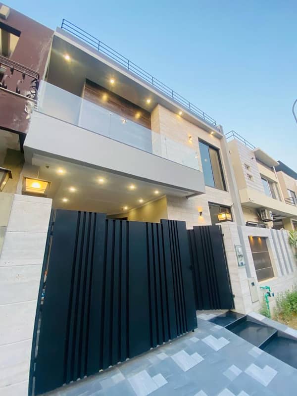 Luxurious House for Sale in DHA Lahore Phase 9 Town A Dream Home Awaits! 6