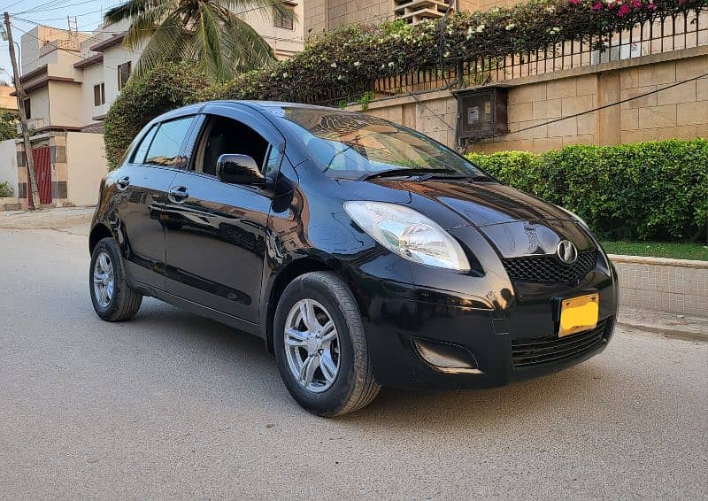 Toyota Vitz 1.0 FL model 2010 Reg 2014 3