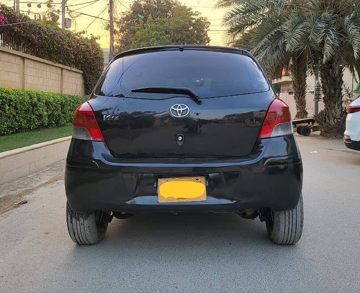 Toyota Vitz 1.0 FL model 2010 Reg 2014 9