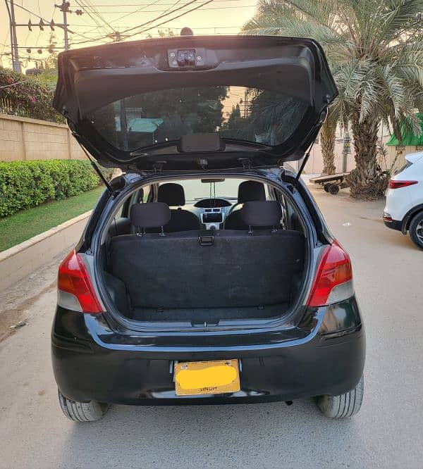 Toyota Vitz 1.0 FL model 2010 Reg 2014 14