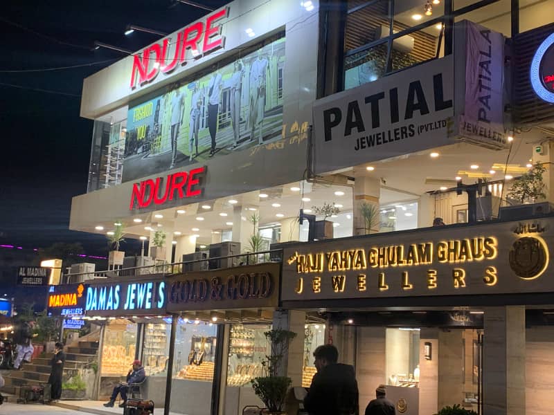 2 Lac Rent Investor Price 3 Crore Shop 10