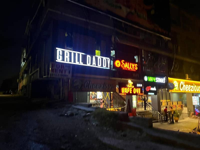 2 Lac Rent Investor Price 3 Crore Shop 12