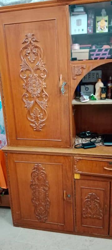 Wooden almari in good condition 03002396207 only calls no msgs 0