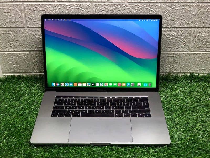 Macbook Pro 2018 i9/32/500 Touchbar 0