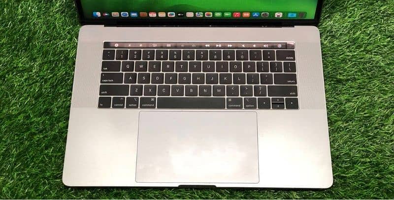 Macbook Pro 2018 i9/32/500 Touchbar 1