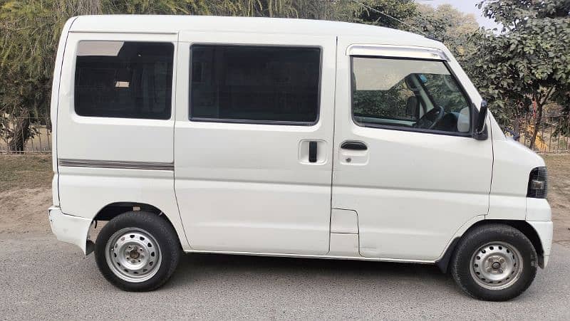 Mitsubishi Minicab  2011 4