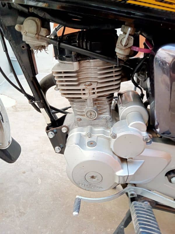 Honda CG 125s special edition 5 gear model 2022 hayedrabad numbr 5