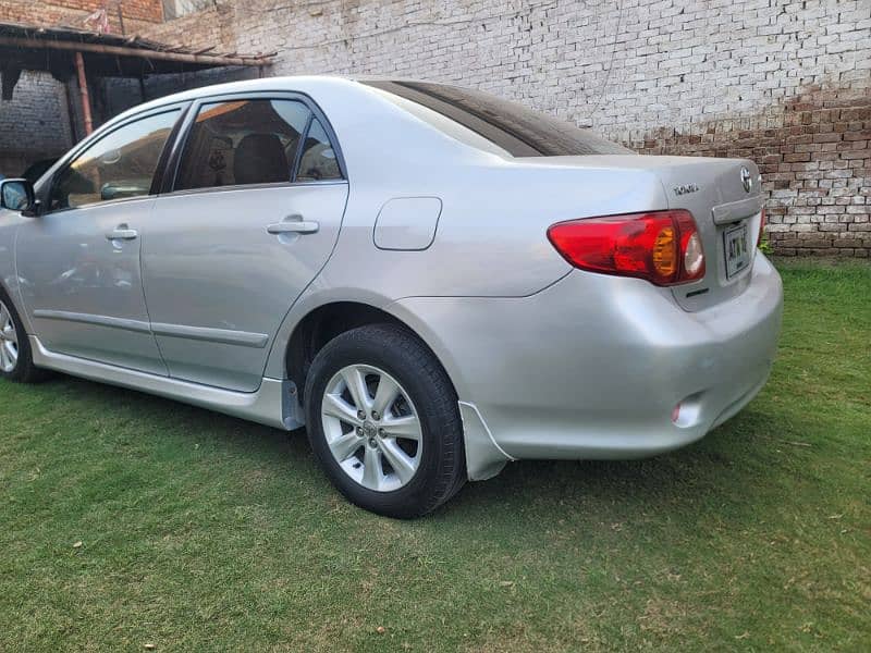 Toyota Corolla Altis 2010 4