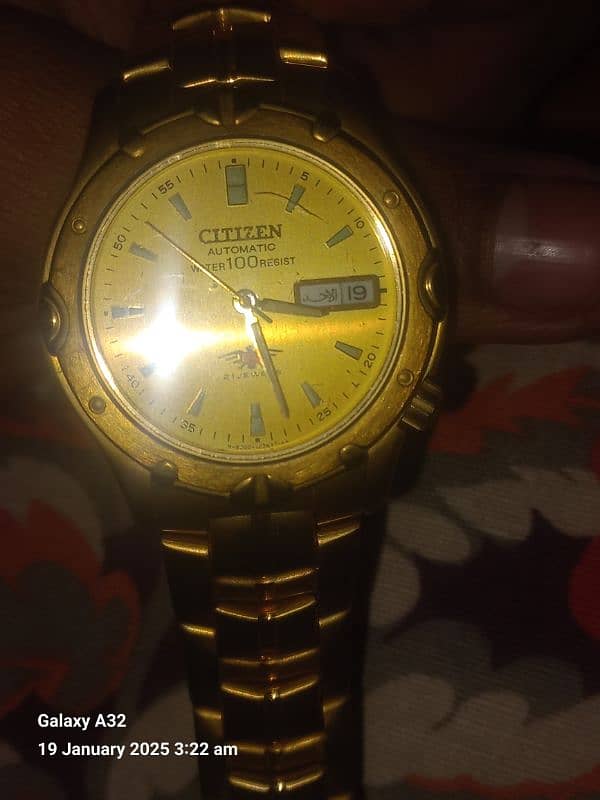 Orginal Citizen watch with box gold colour 10/10 condition 1