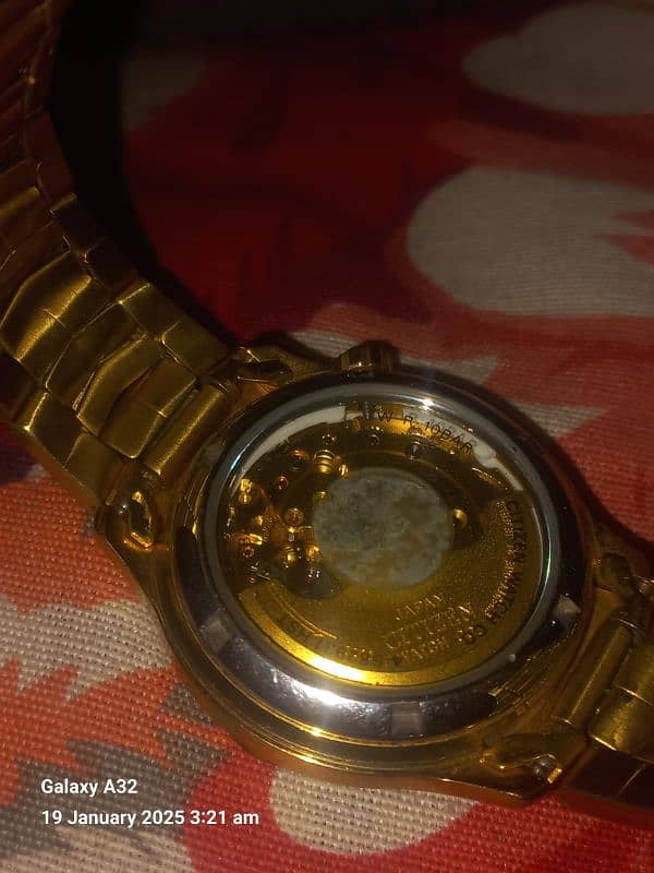 Orginal Citizen watch with box gold colour 10/10 condition 2