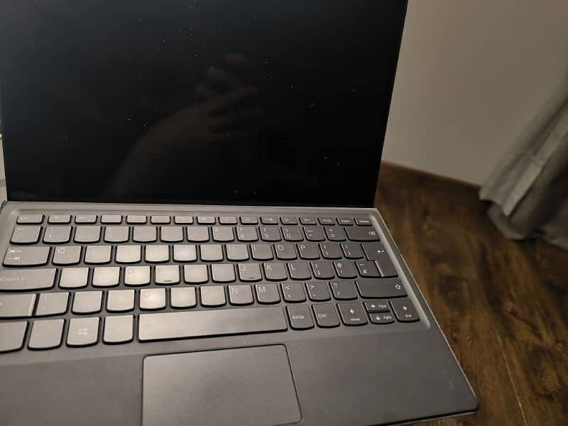 Lenovo IdeaPad Miix 520-12IKB 8gb good condition along with stylus pen 1