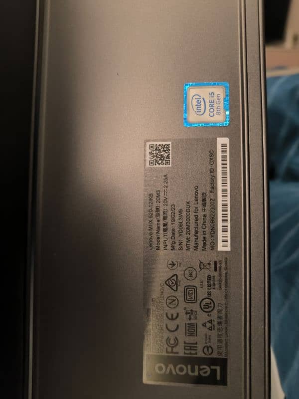 Lenovo IdeaPad Miix 520-12IKB 8gb good condition along with stylus pen 2