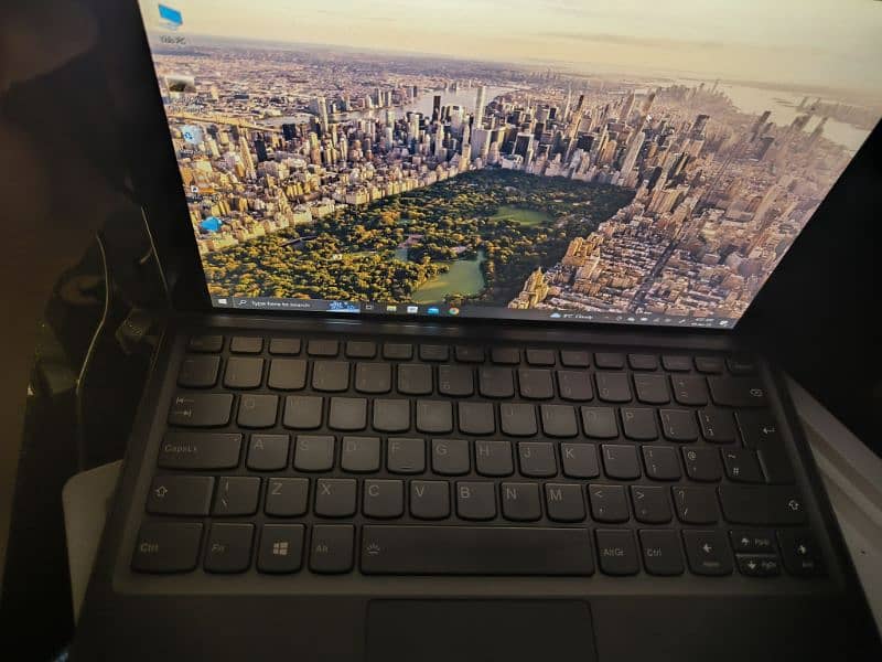 Lenovo IdeaPad Miix 520-12IKB 8gb good condition along with stylus pen 0