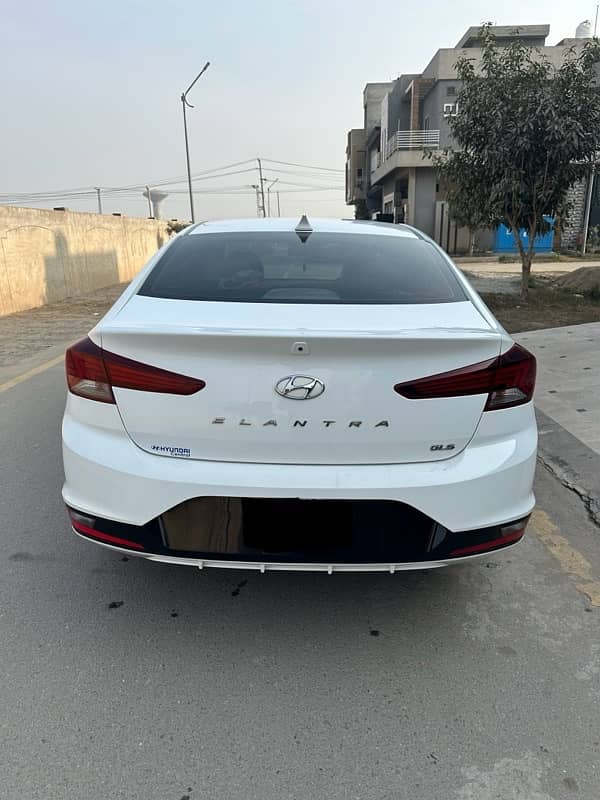 Hyundai Elantra 2021 1