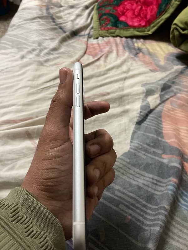 IPhone XR 4