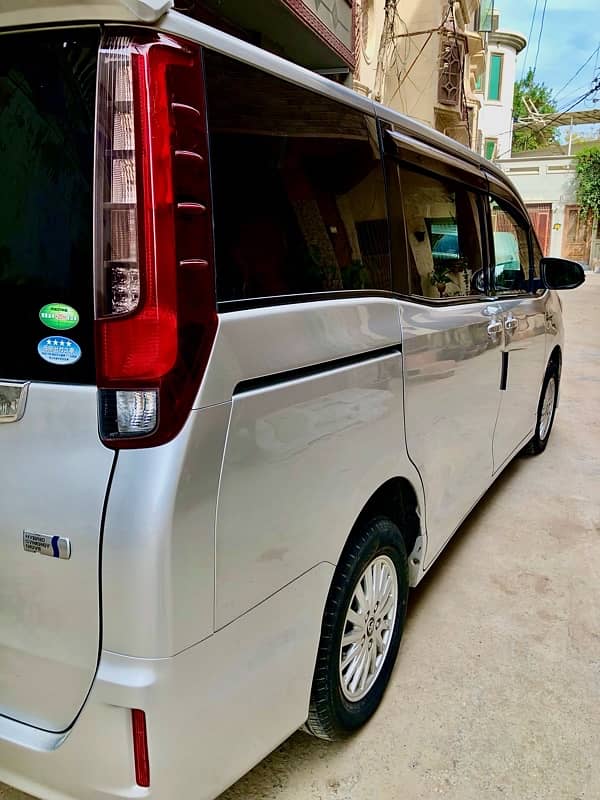 Toyota Noah 2014 5