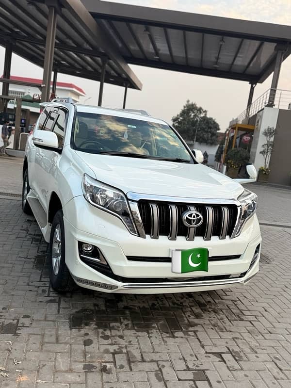 Toyota Prado 2013/2017 pearl white 1