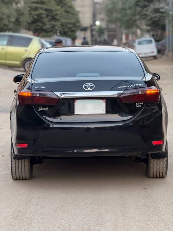 (URGENT SALE) Toyota corolla Altis Grande 2015 model Attitude Black 8