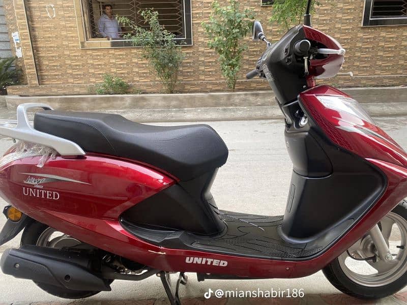 united 100cc petrol scooty 2020 3