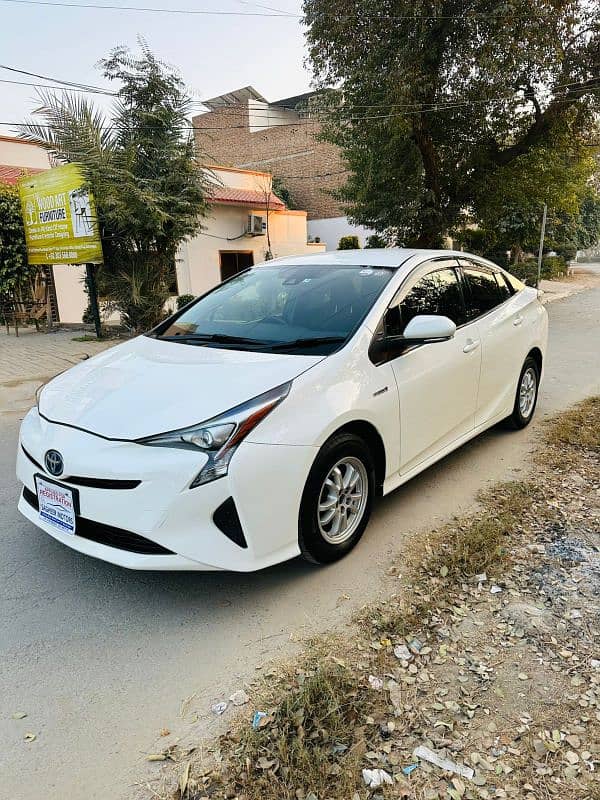 Toyota Prius 2017 4