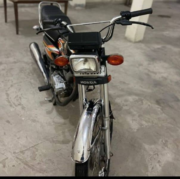 Honda 125 black colour 3