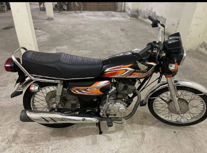 Honda 125 black colour 5