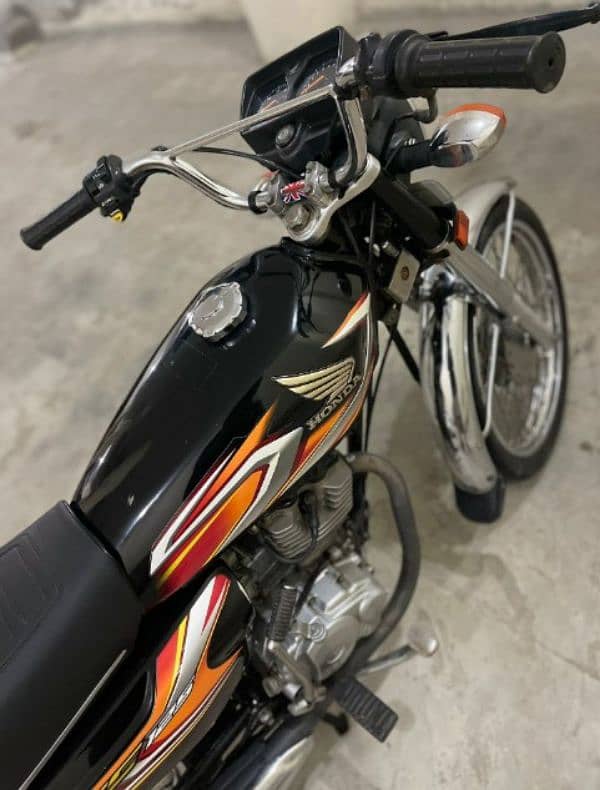 Honda 125 black colour 7