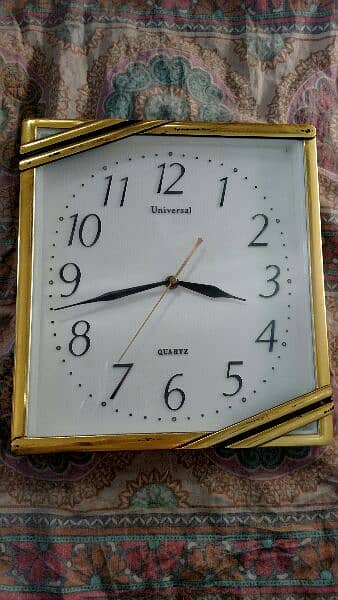 Beautiful Golden outline Walclock 0