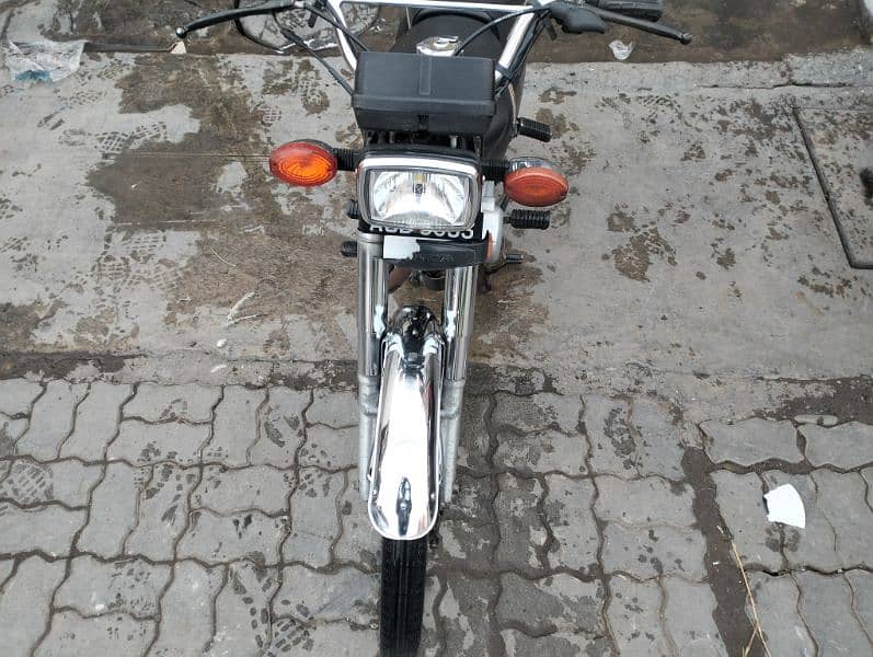 Honda 125 2020 Model Silver Number 5