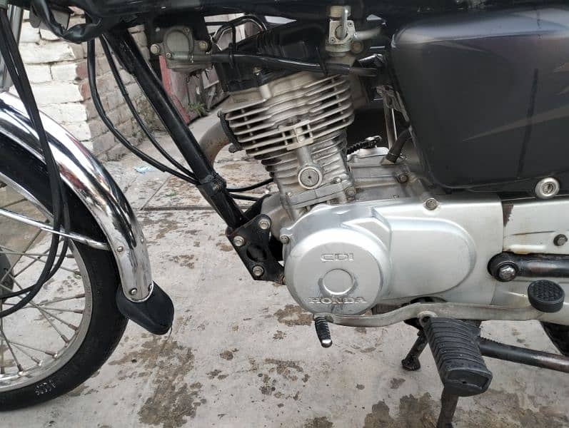 Honda 125 2020 Model Silver Number 7