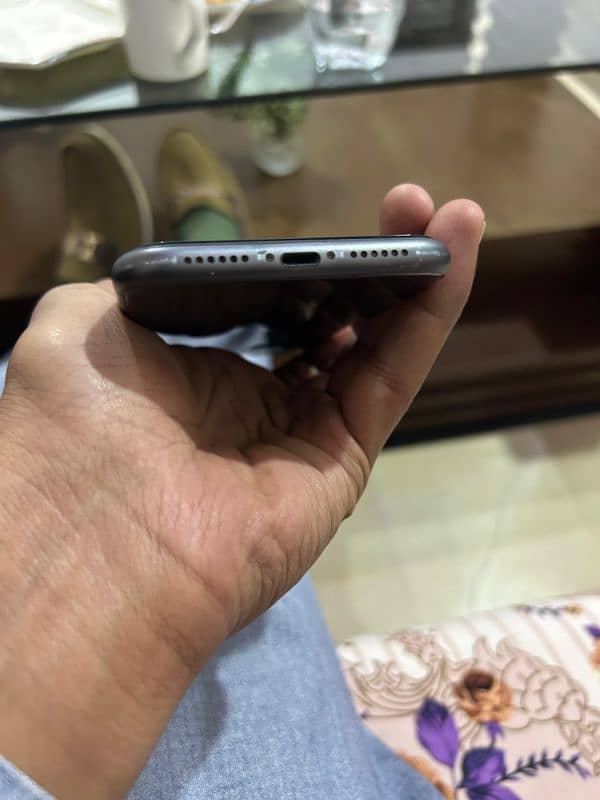 iPhone 11 (64 gb--JV) 5