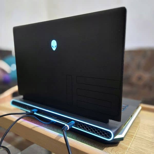 Dell alienware M15 R5 0