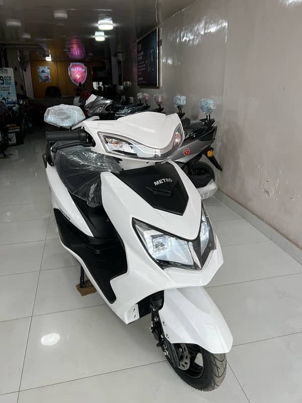 Metro Thrill Electric Scooty 2