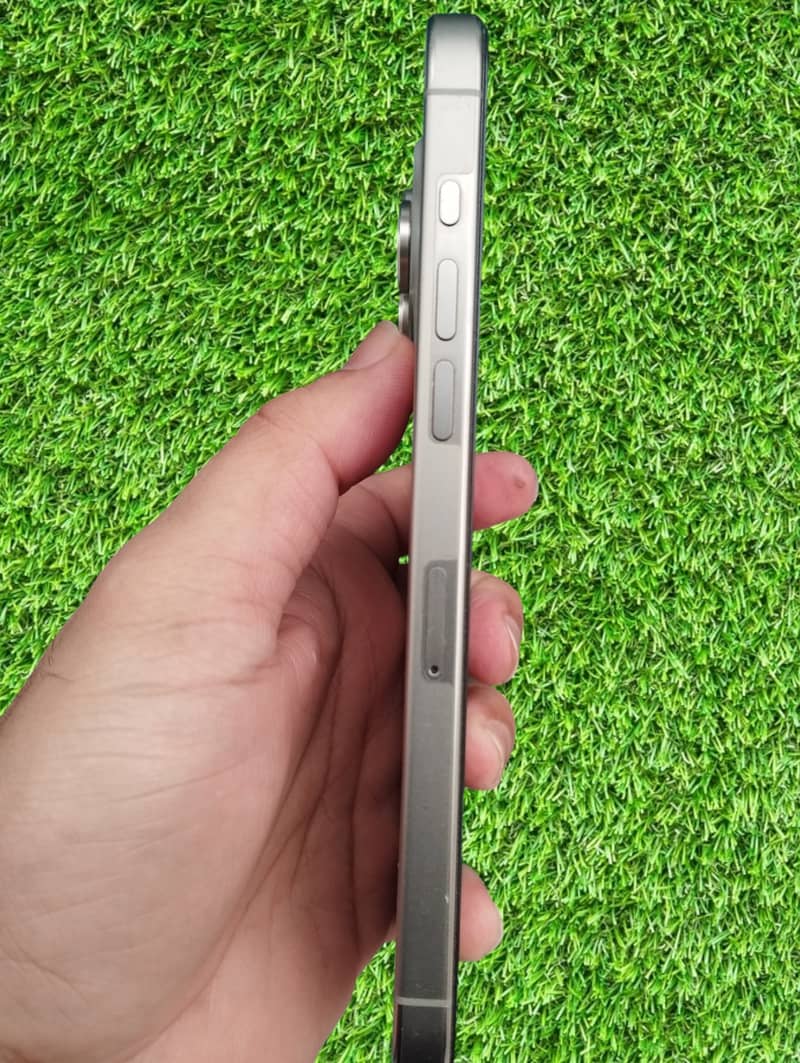 IPhone 15 Pro Max (HK Variant) 3