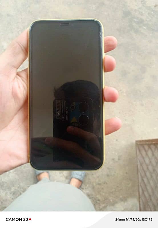 iphone 11 condition 10 by 10 batery 73 waterpack phone ha 3