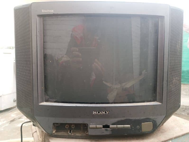 Sony colour TV made in Japan 0