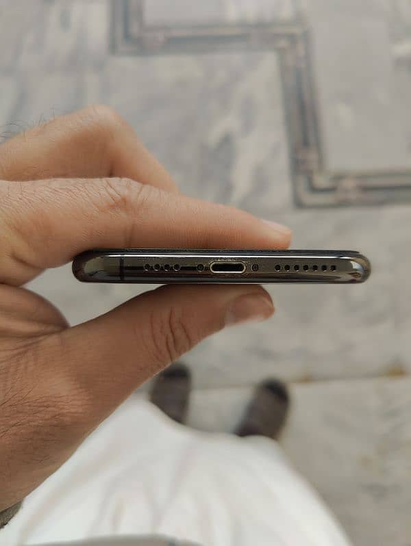 Iphone xs max 256 PTA approved 4