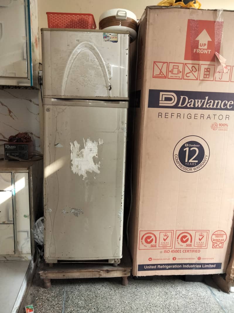 Used Dawlance refrigerator medium size 0