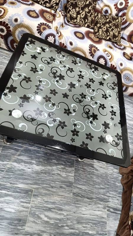 Beautiful glass table with flower print 0