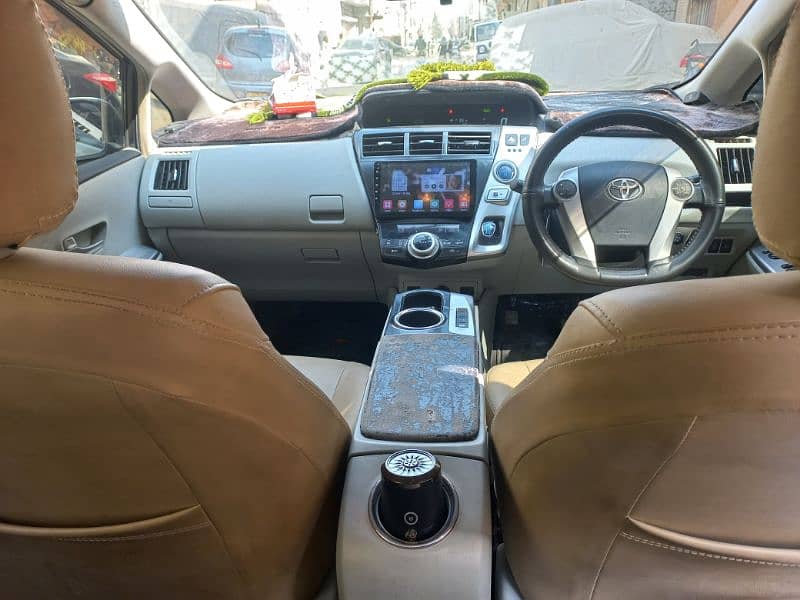 Toyota Prius Alpha 2016 8